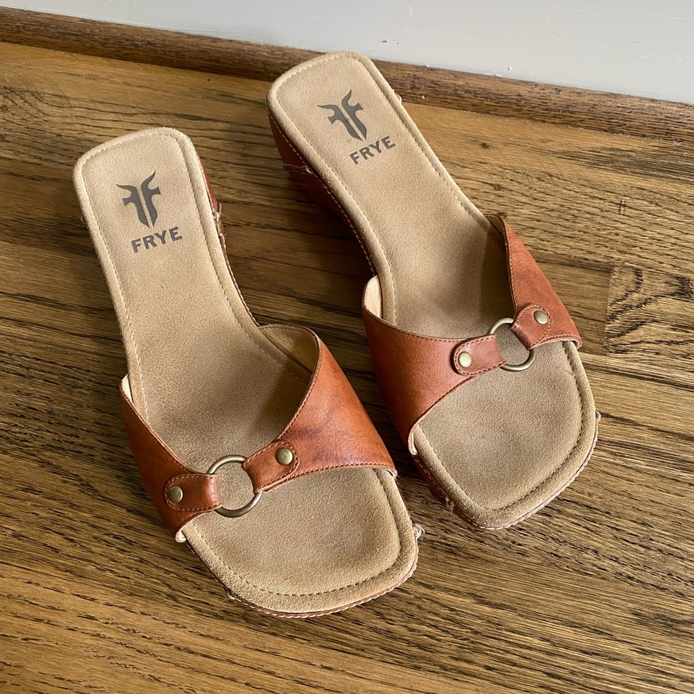 Frye Women's Tan Leather Slide Sandals with Ring Accent